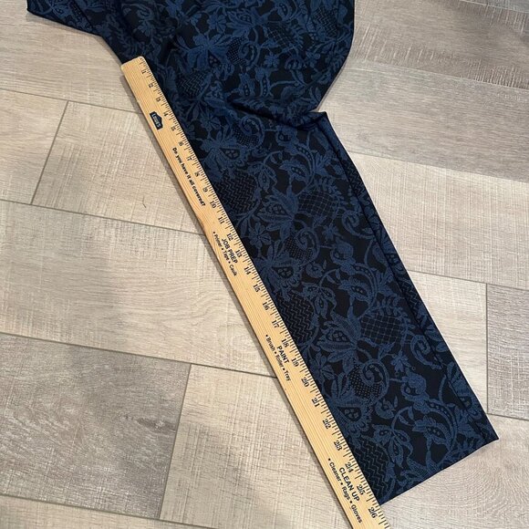 CHICOS FABULOUSLY SLIMMING WOMENS BLUE PRINT SIZE 2 ANKLE PULL ON PANTS - Picture 4 of 9